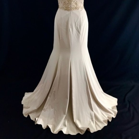 Mon Cheri Designer Off-the-Shoulder Trumpet Gown - Size 14  NWT - Picture 4 of 9